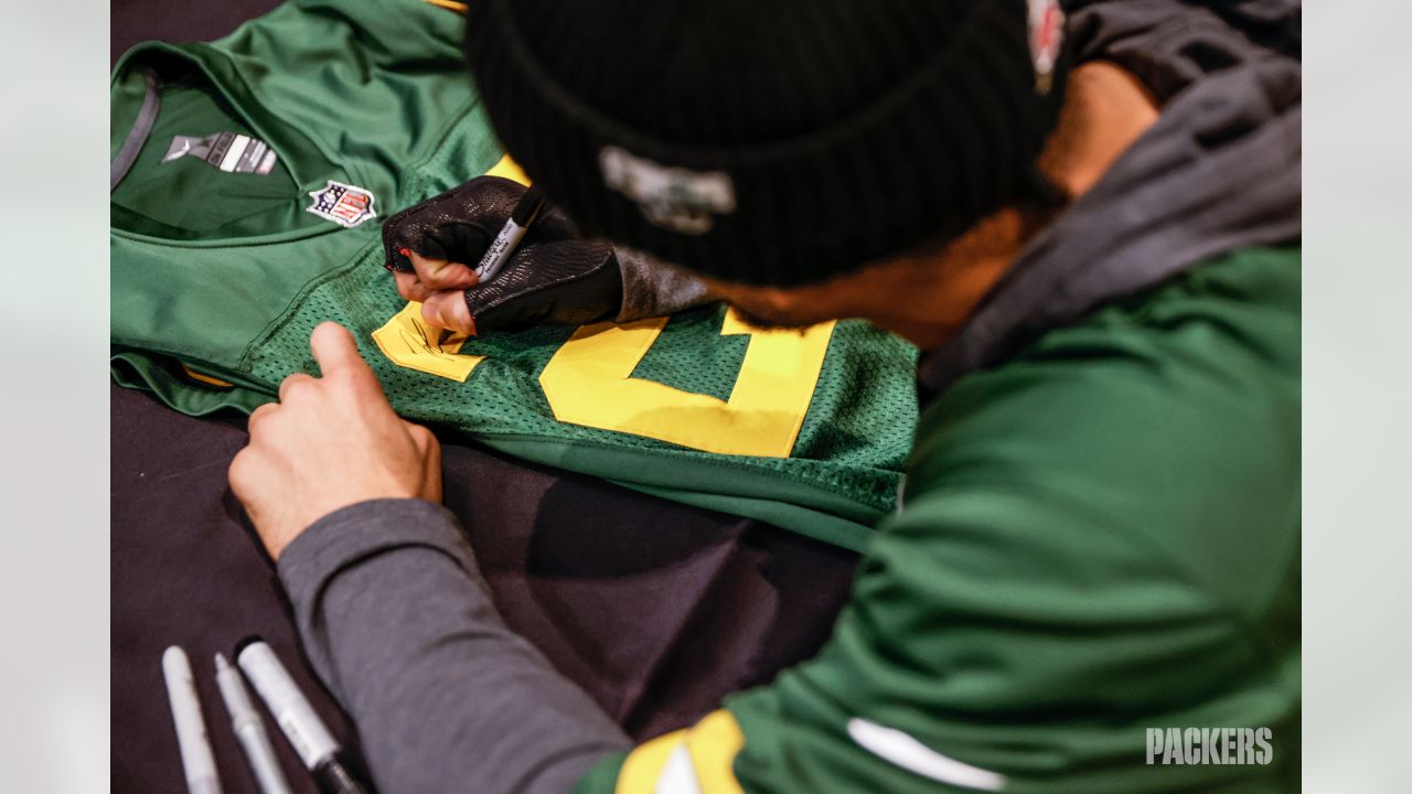 Photos: Eric Stokes, Jaire Alexander sign autographs for Salvation Army's  Red Kettle event