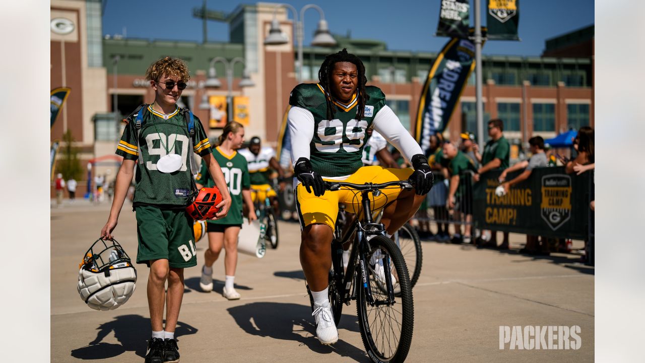 Packers riding bikes to training camp photos: The best tradition