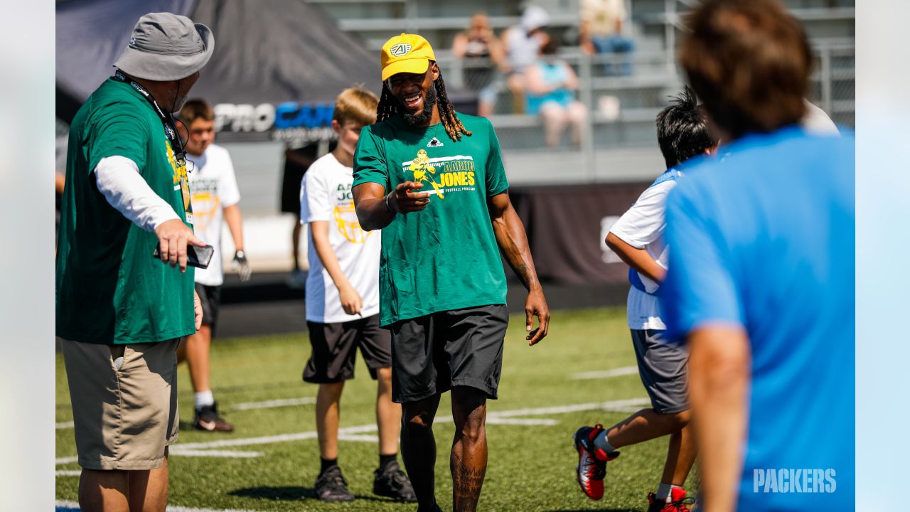 Packers RB Aaron Jones hosts youth football camp at Notre Dame