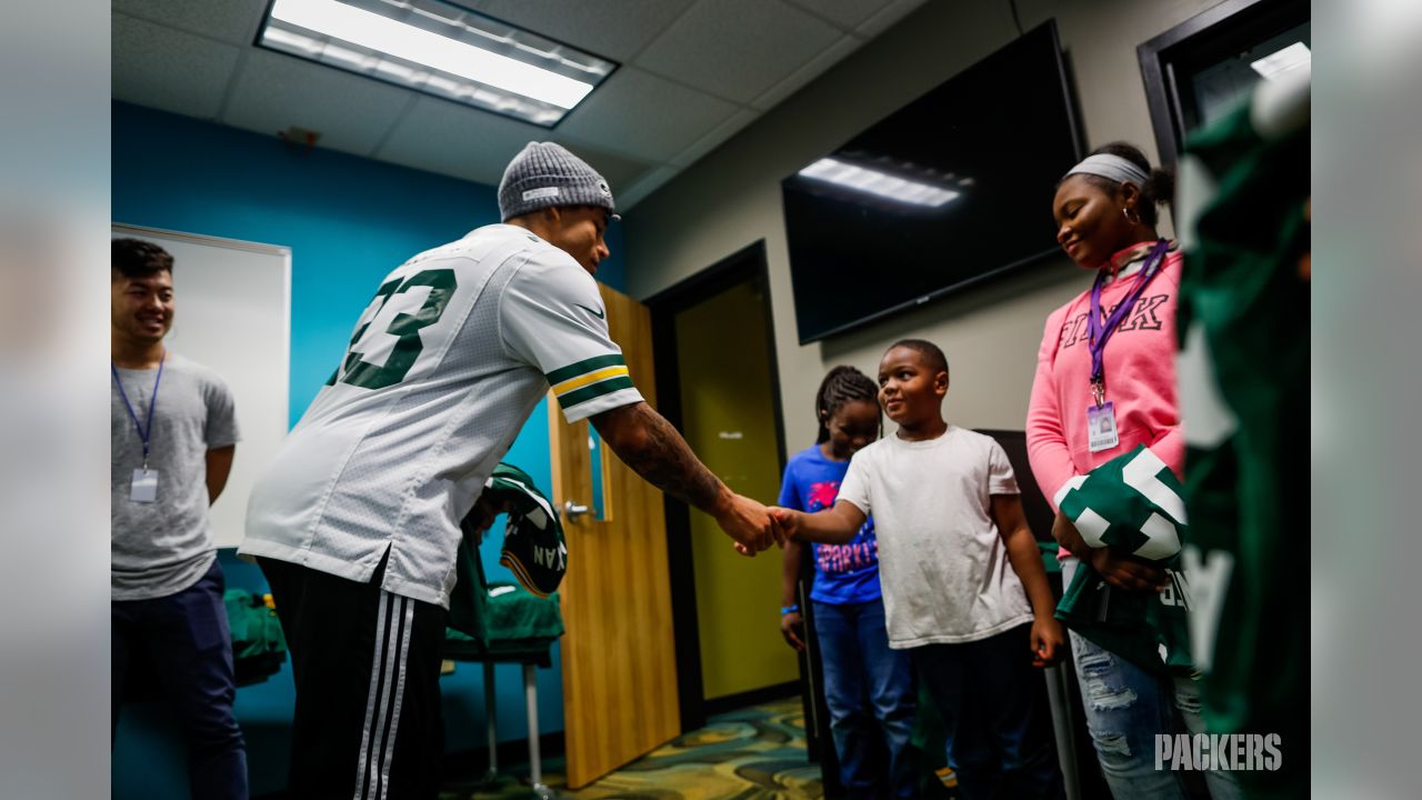 Jaire Alexander surprises Boys & Girls Club with 100 signed jerseys