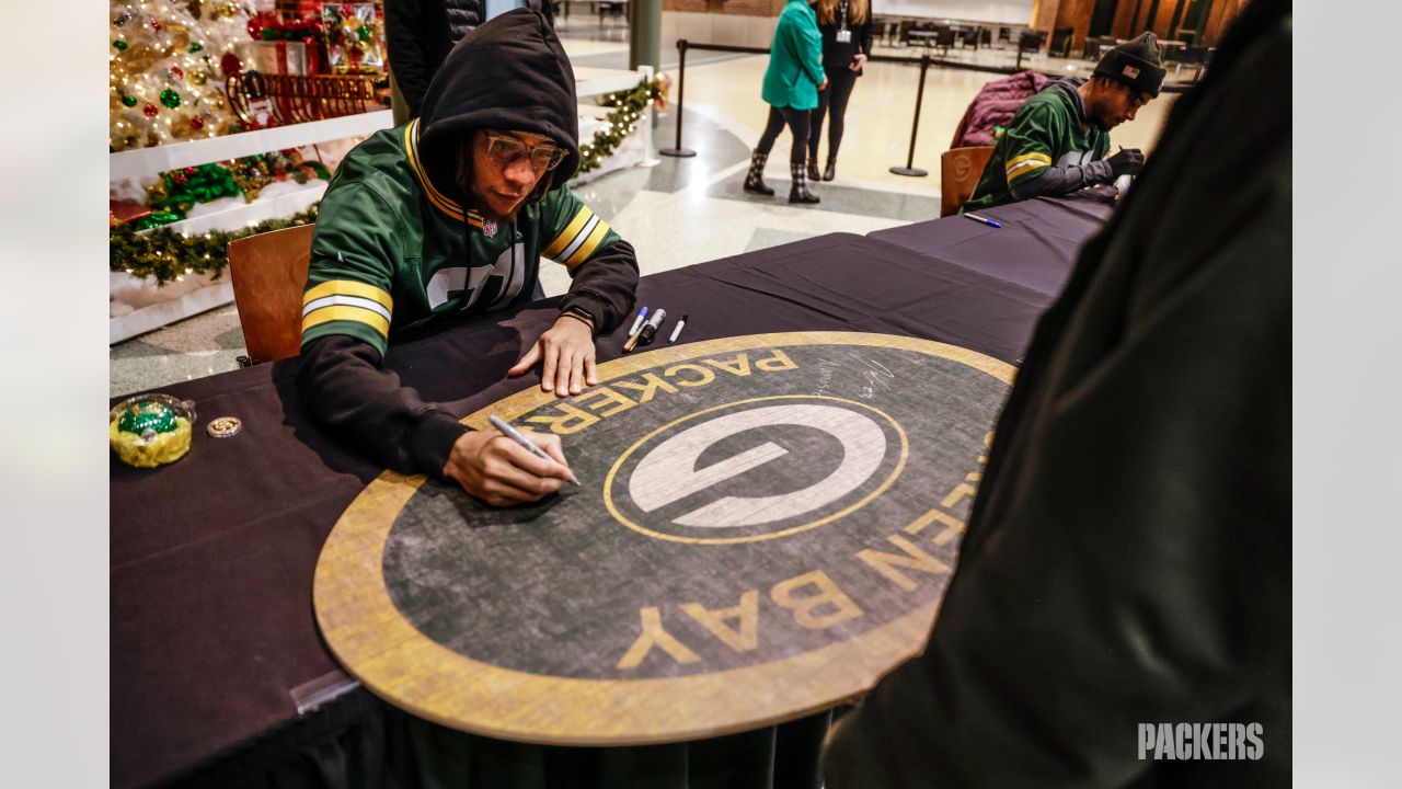 Photos: Eric Stokes, Jaire Alexander sign autographs for Salvation Army's  Red Kettle event