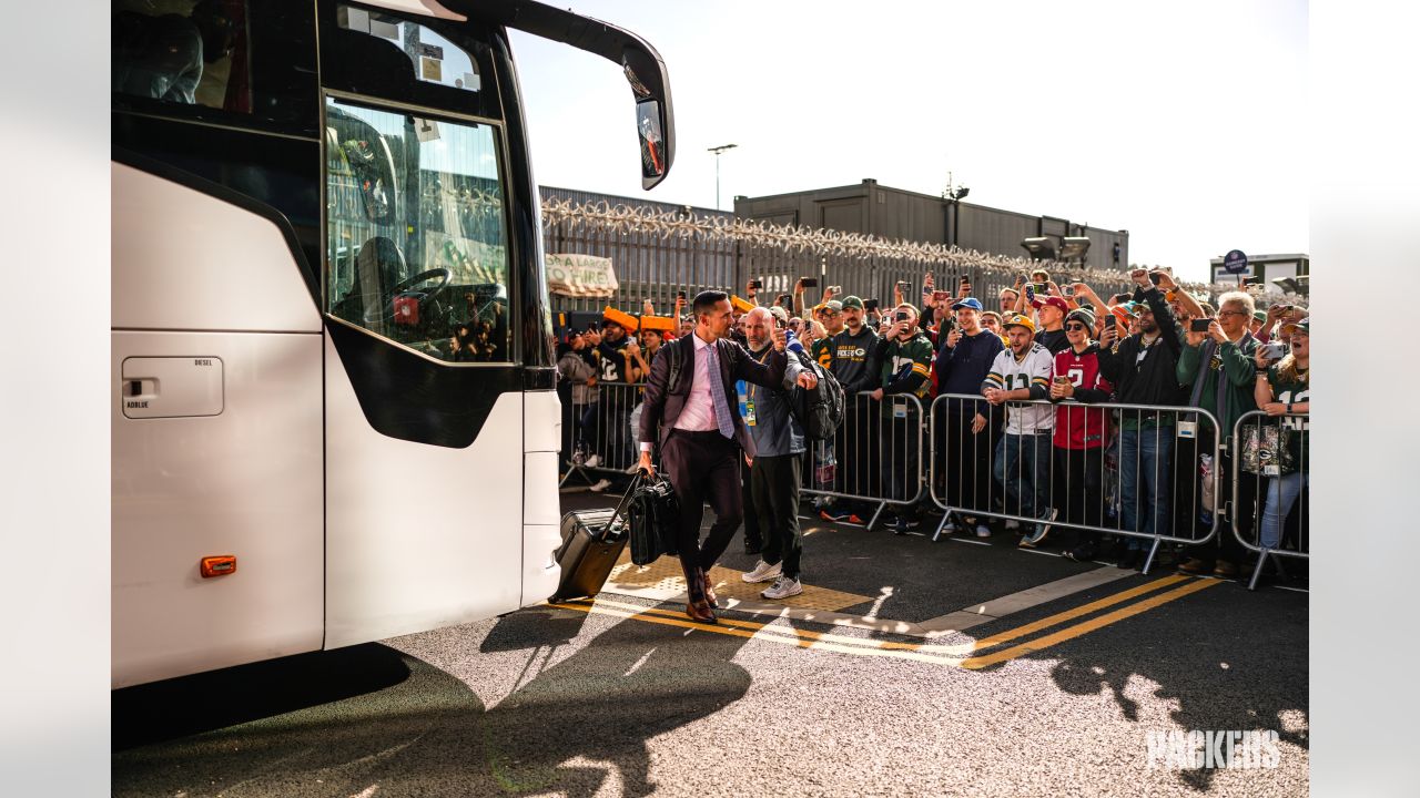 Arrival Photos: Packers walk into Tottenham Hotspur Stadium for