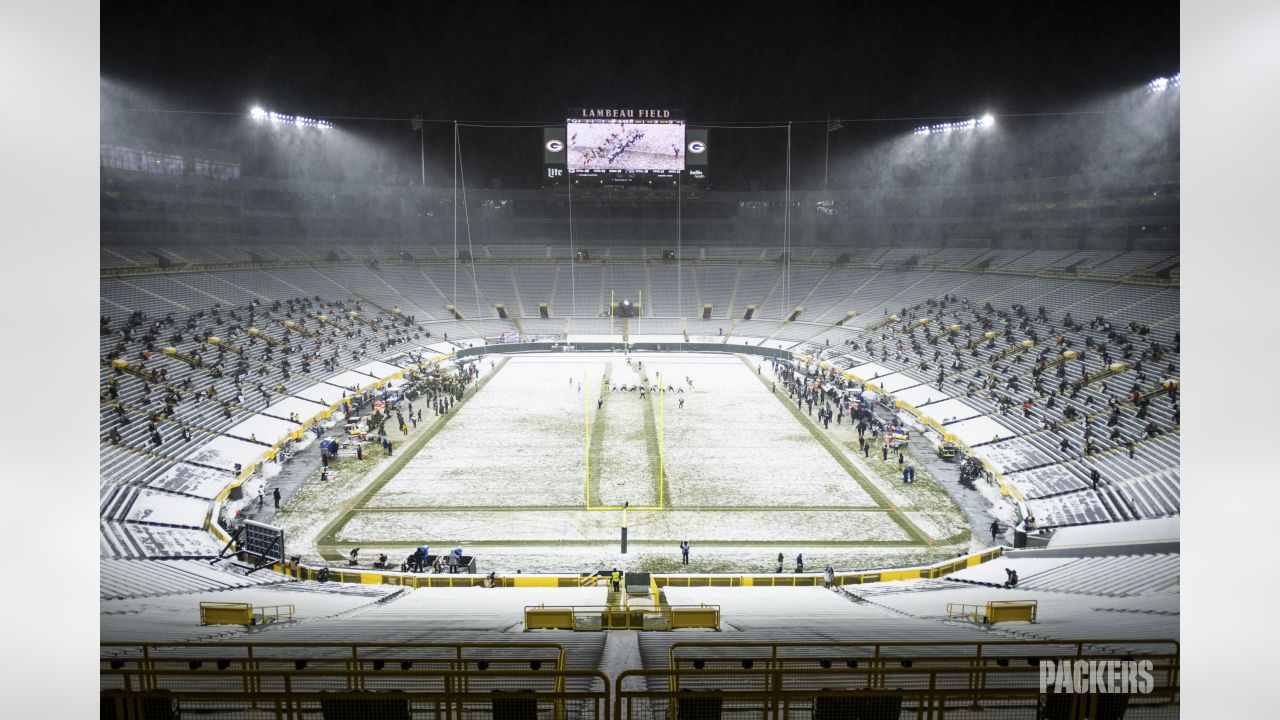 LIVE BLOG: Packers defeat Titans 40-14 at snowy Lambeau Field