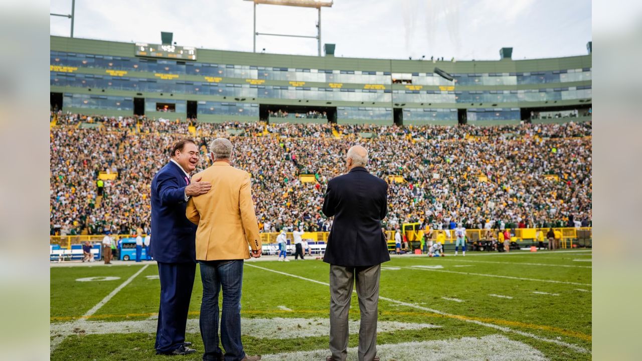 4-Ever a Legend: Packers add Brett Favre's name to the Lambeau