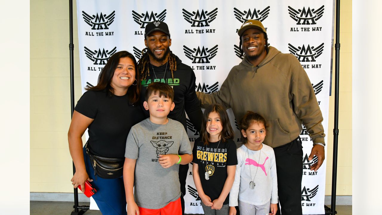 Military families meet Packers' Jones, shop for free at Ashwaubenon store