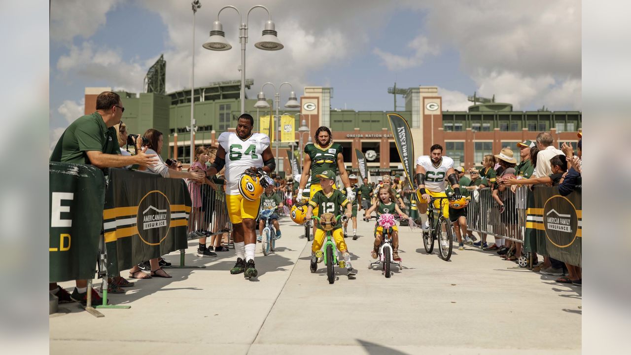 Photos: Packers bike to work Friday