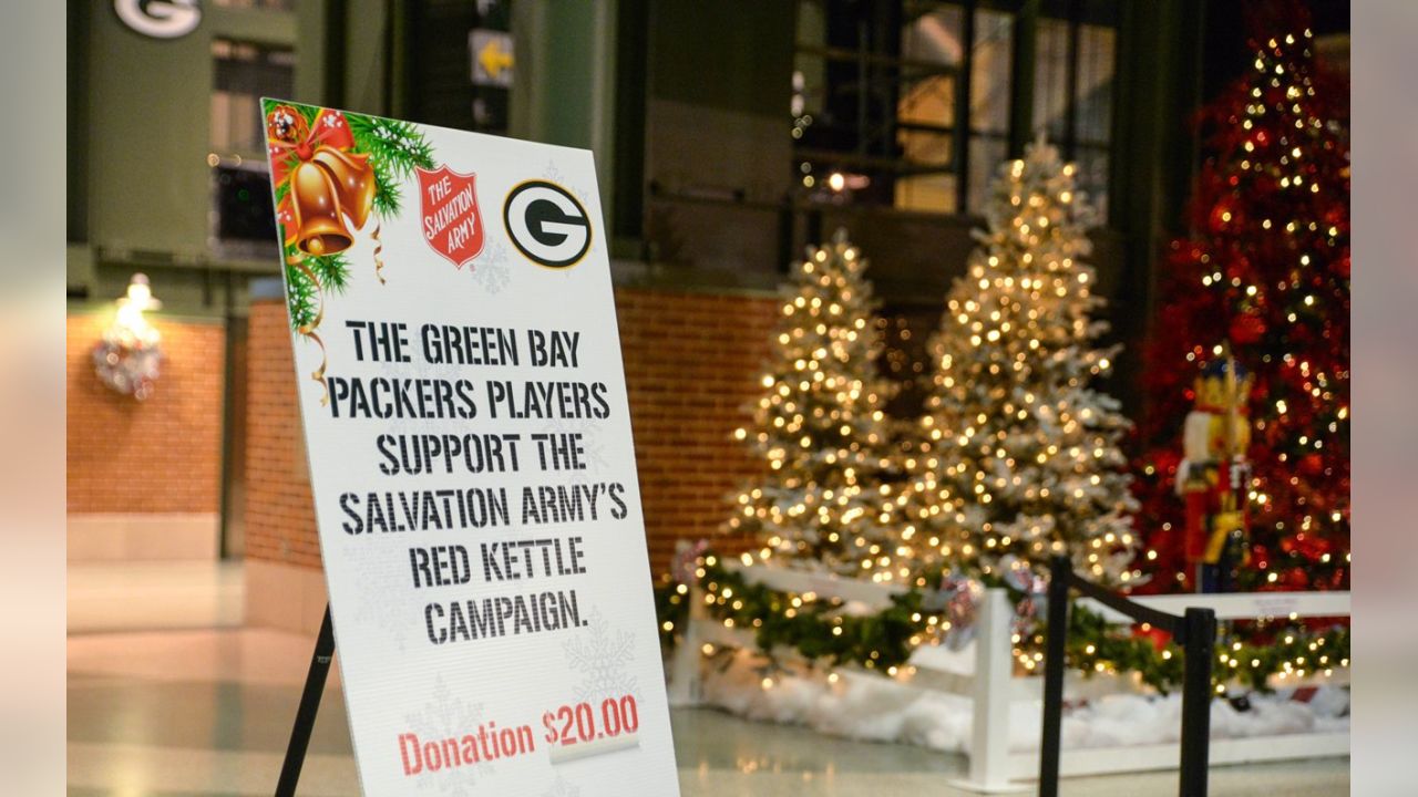 Packers players sign autographs to raise money for Salvation Army