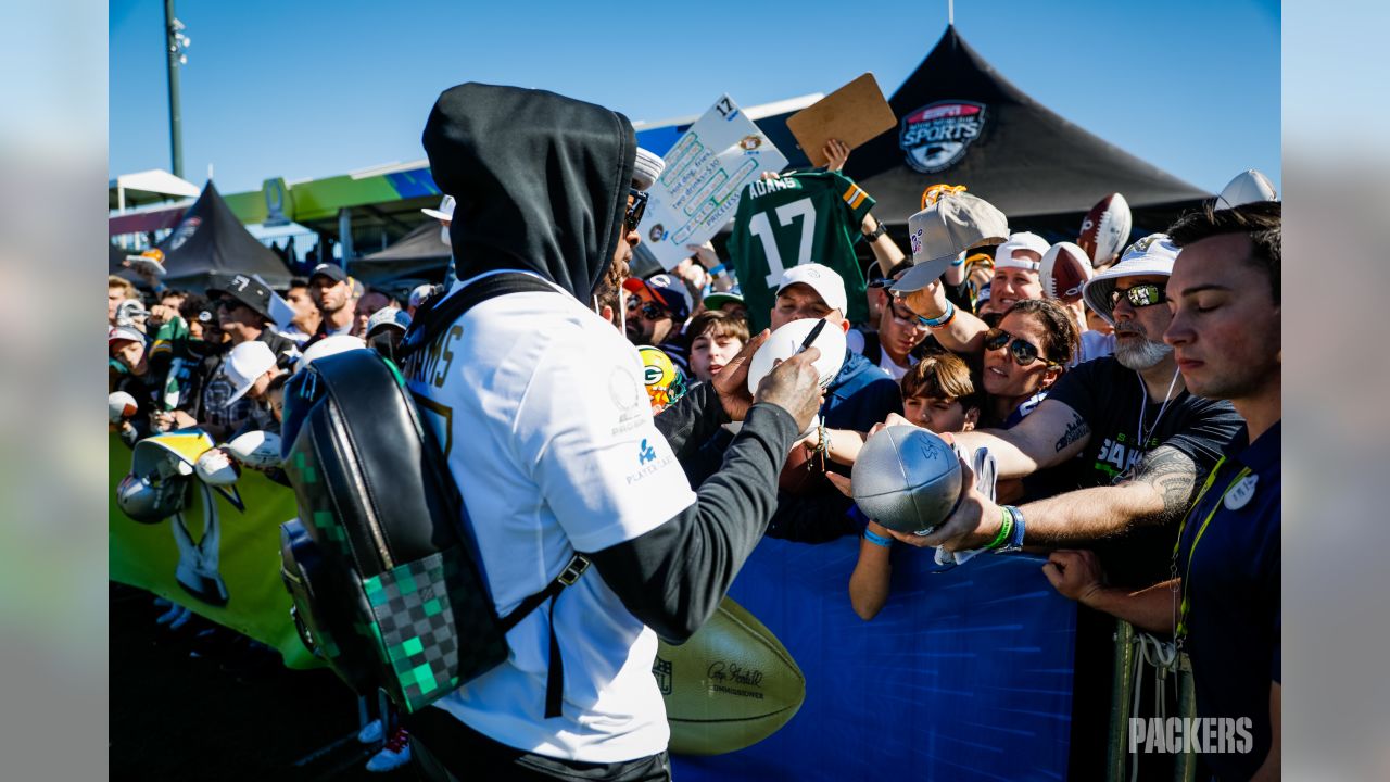 Za'Darius Smith, Davante Adams & Kenny Clark sign autographs at Pro Bowl  practice