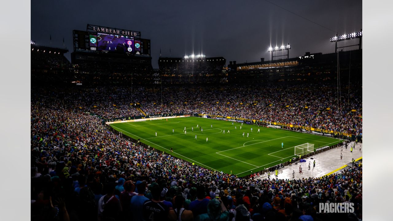 Soccer at Lambeau Field: Storms delay, Manchester City prevails