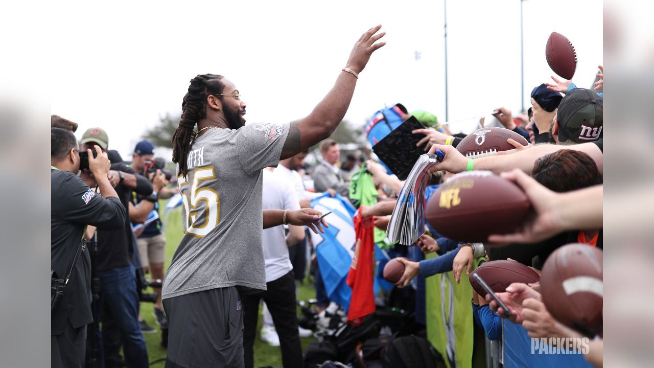 Za'Darius Smith, Davante Adams & Kenny Clark sign autographs at Pro Bowl  practice