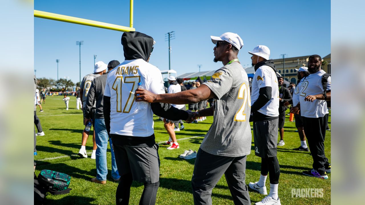 Za'Darius Smith, Davante Adams & Kenny Clark sign autographs at Pro Bowl  practice