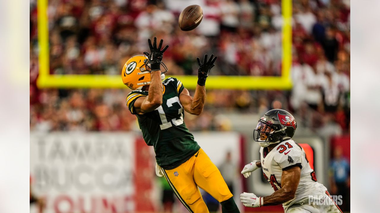 Tampa Bay Buccaneers vs. Green Bay Packers . NFL Game. American Football  League match. Silhouette of professional player celebrate touch down.  Screen Stock Photo - Alamy