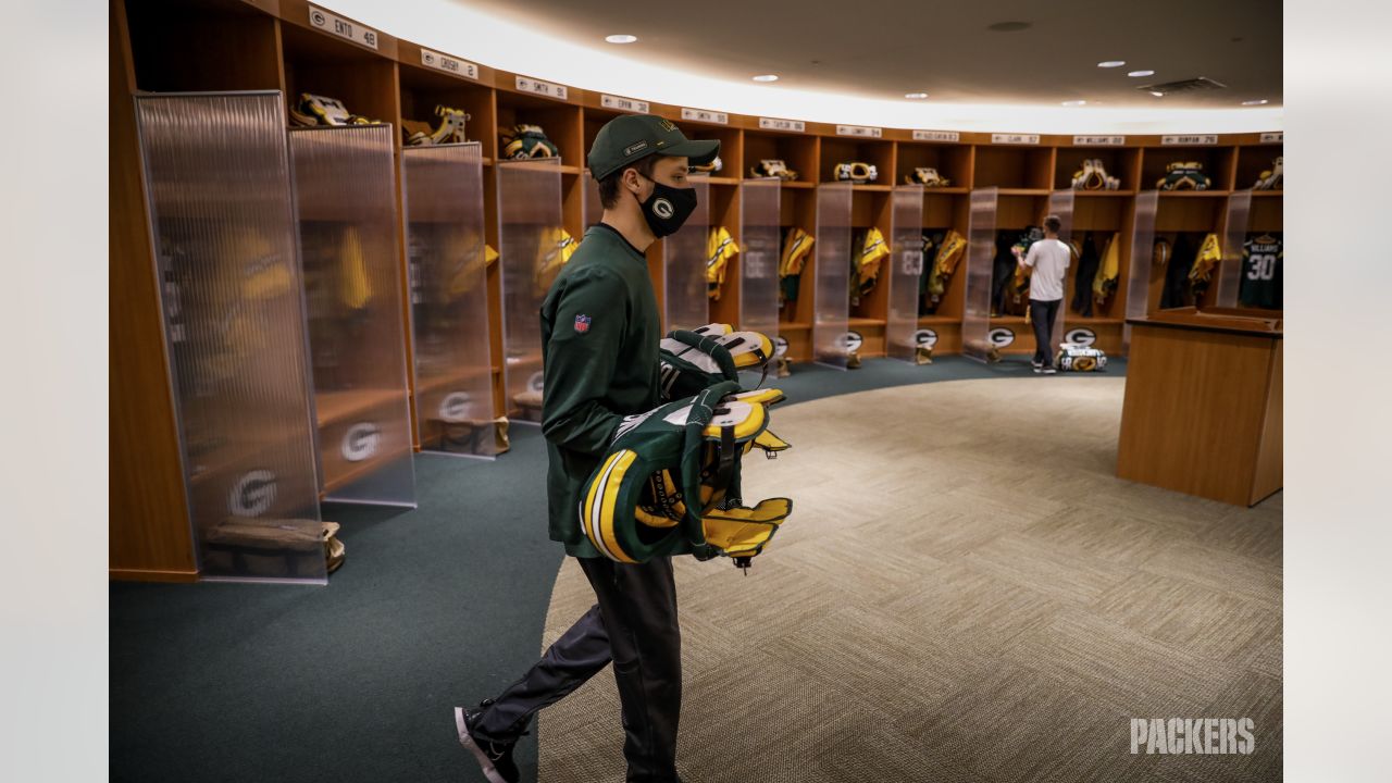 Green Bay Packers on X: Locker room ➡️ field #GBvsATL