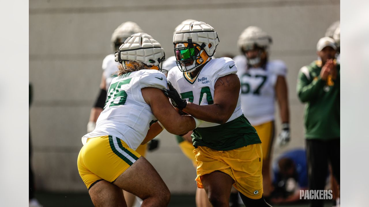 Green Bay Packers' Robert Tonyan runs a drill at the NFL football team's  practice field training camp Tuesday, May 31, 2022, in Green Bay, Wis. (AP  Photo/Morry Gash Stock Photo - Alamy