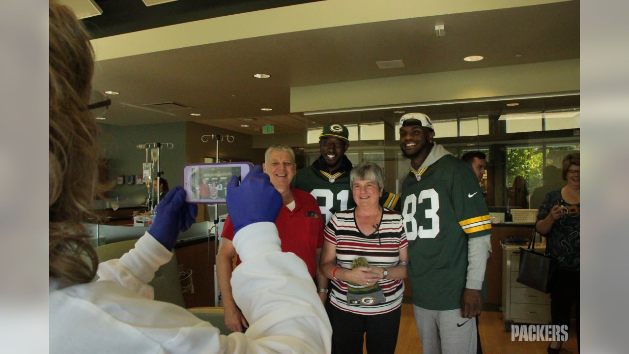 Players visit Bellin Health Cancer Team for Packers vs. Cancer