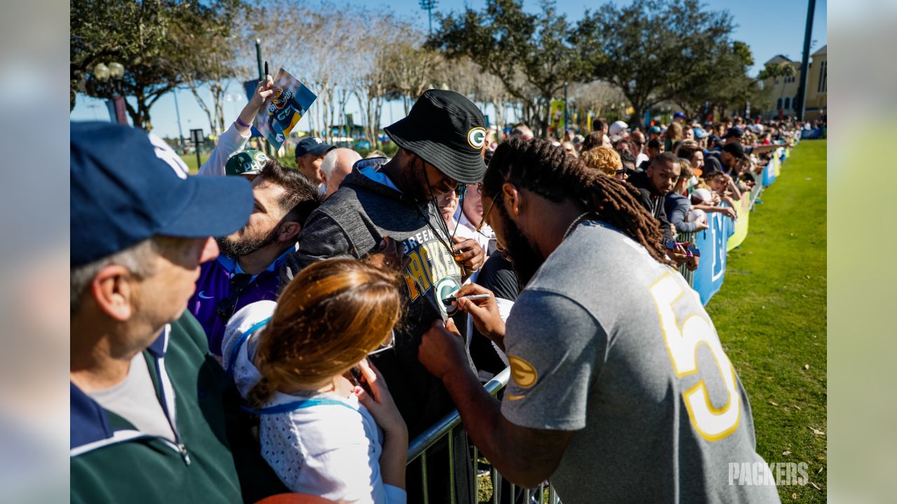 Za'Darius Smith, Davante Adams & Kenny Clark sign autographs at Pro Bowl  practice