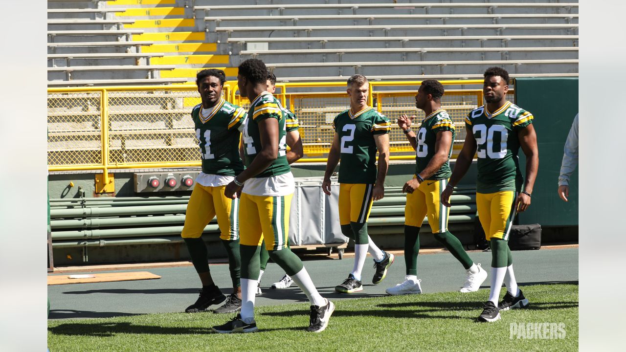 Behind the scenes: Packers take 2022 team photo inside Lambeau Field