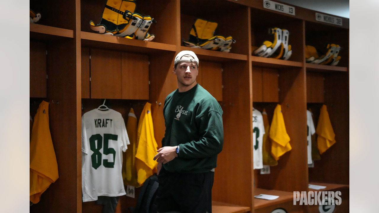 Packers rookies arrive at Lambeau Field, get outfitted by equipment staff