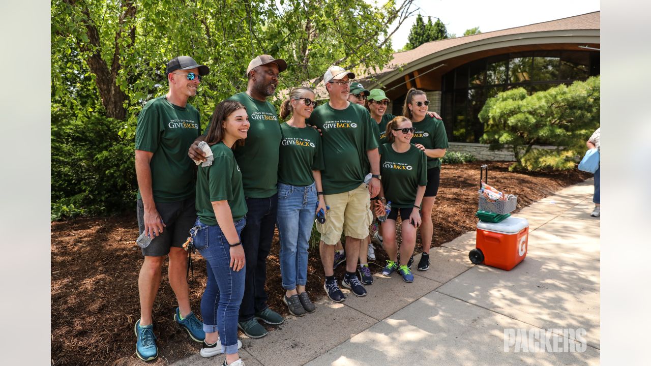 Packers employees participate in Packers Give Back Day