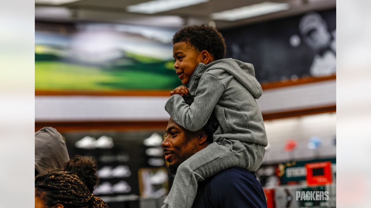 Photos: Tariq Carpenter and teammates host shopping spree for Boys and  Girls Club of Green Bay