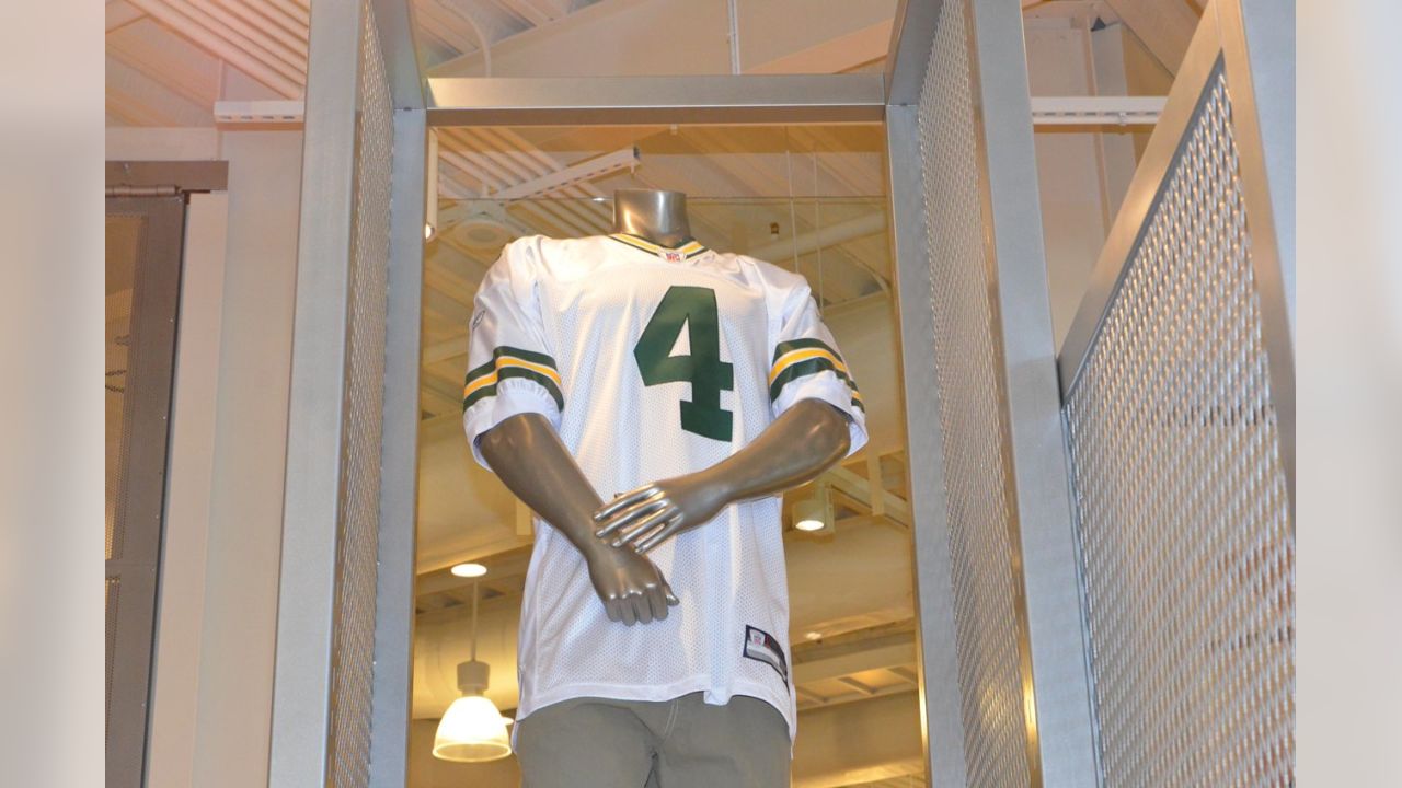 Green Bay Packers gear up Brett Favre merchandise, plan Pro Football Hall  event - Milwaukee Business Journal