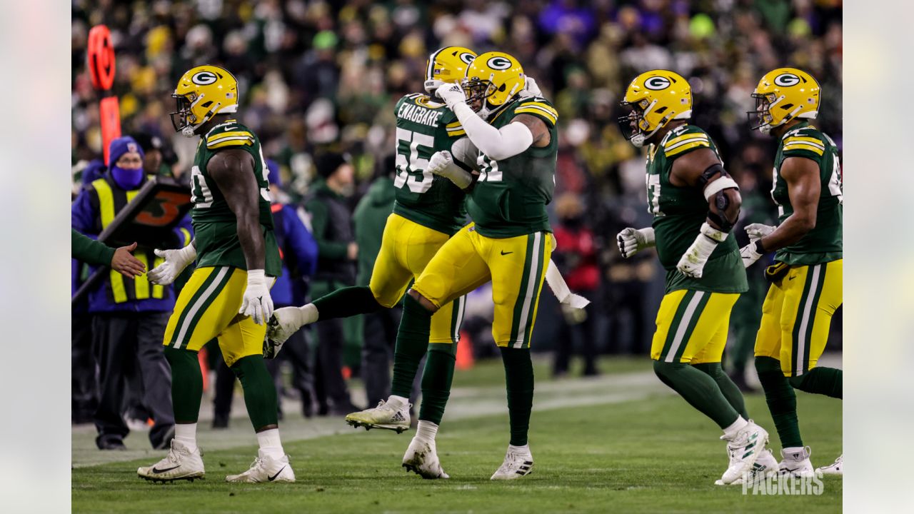 GAME PHOTOS: Rams vs. Green Bay Packers Week 15 at Lambeau Field on Monday  Night Football