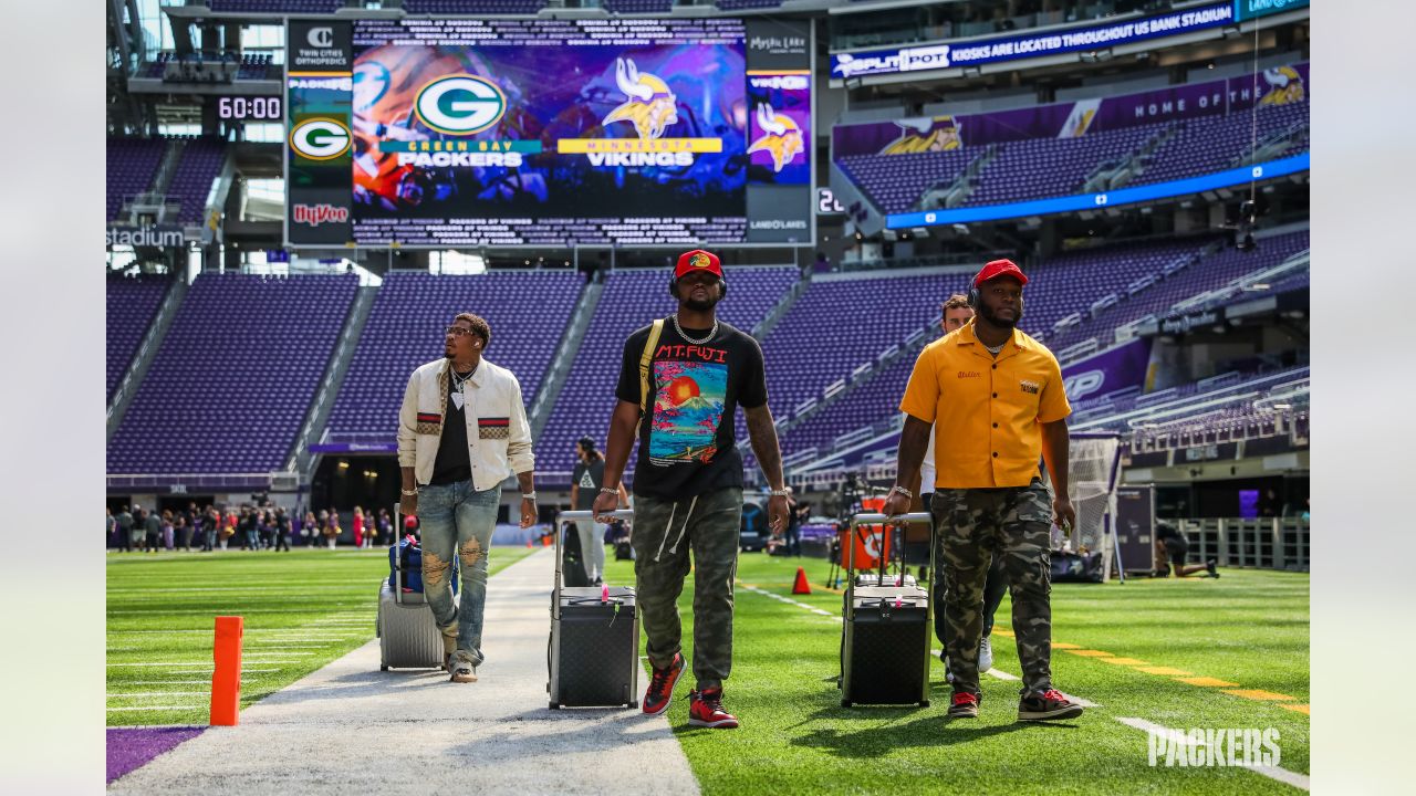 Arrival Photos: Packers walk into U.S. Bank Stadium for Vikings game