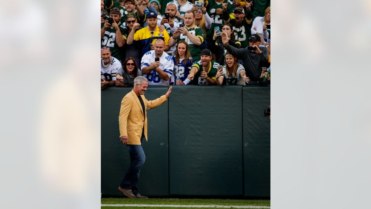 Packers' full embrace awaits Favre at overdue ceremony