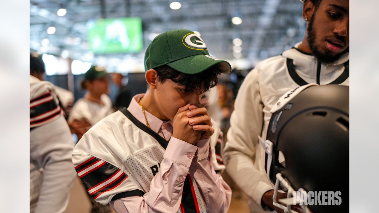 Packers, American Family Insurance donate new Xenith helmets to 10 high  school football teams In Wisconsin