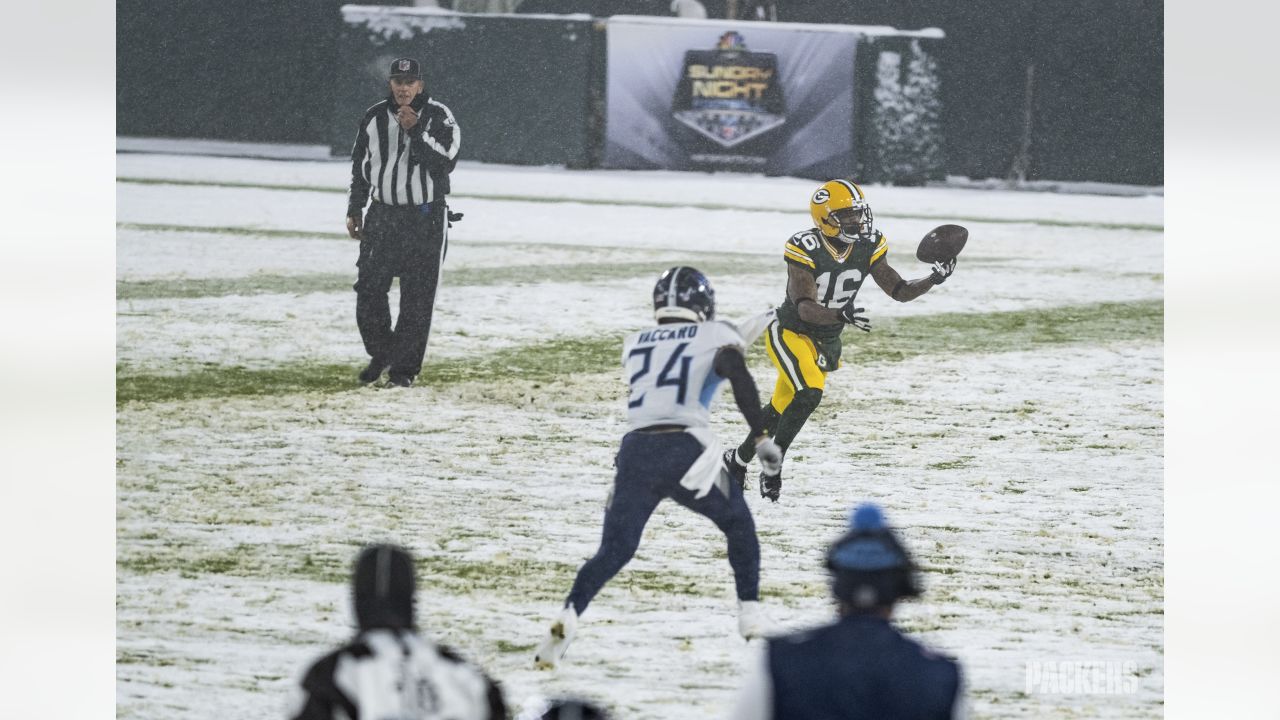 Packers torch Titans in Green Bay's winter wonderland, WJHL