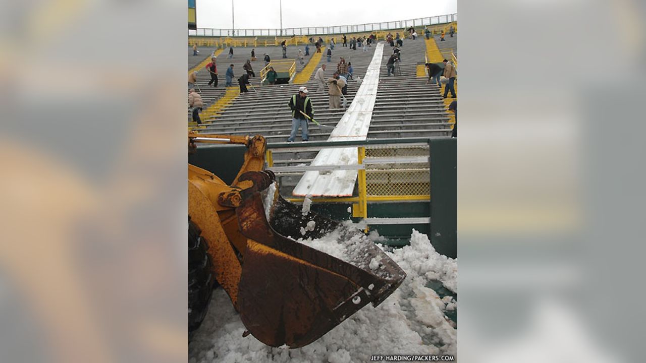 Green Bay Packers ask 700 fans to help shovel snow ahead of