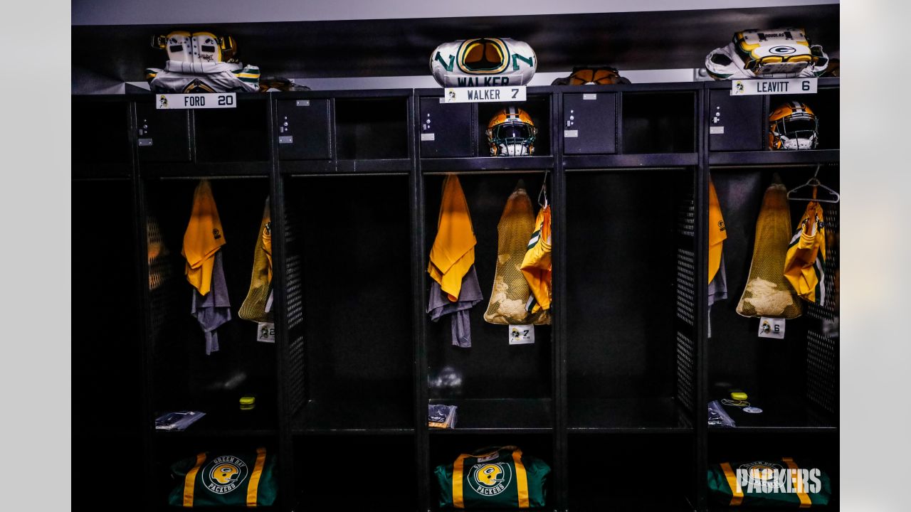 Behind the scenes: Packers' equipment staff readies locker room in Atlanta