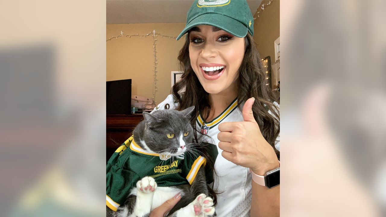 Packers fans celebrate 'National Love Your Pet Day'