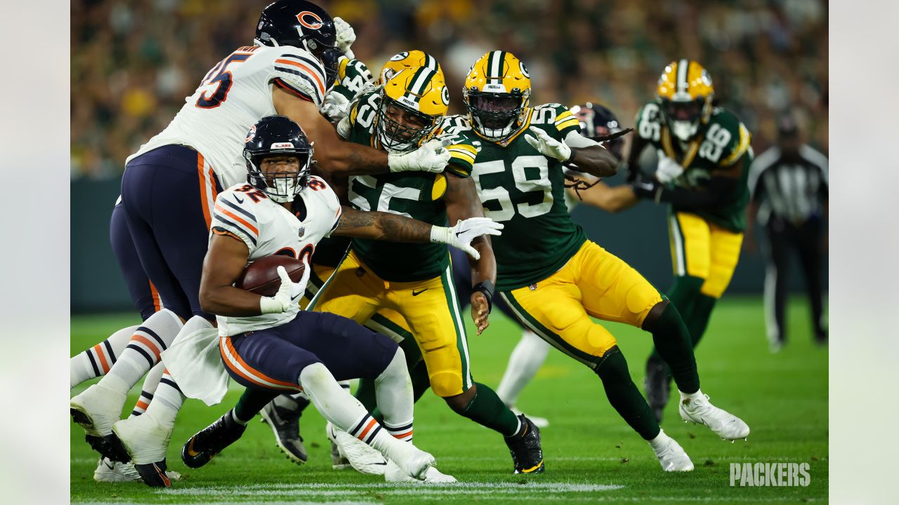 Chicago Bears vs. Green Bay Packers. Fans support on NFL Game. Silhouette  of supporters, big screen with two rivals in background Stock Photo - Alamy