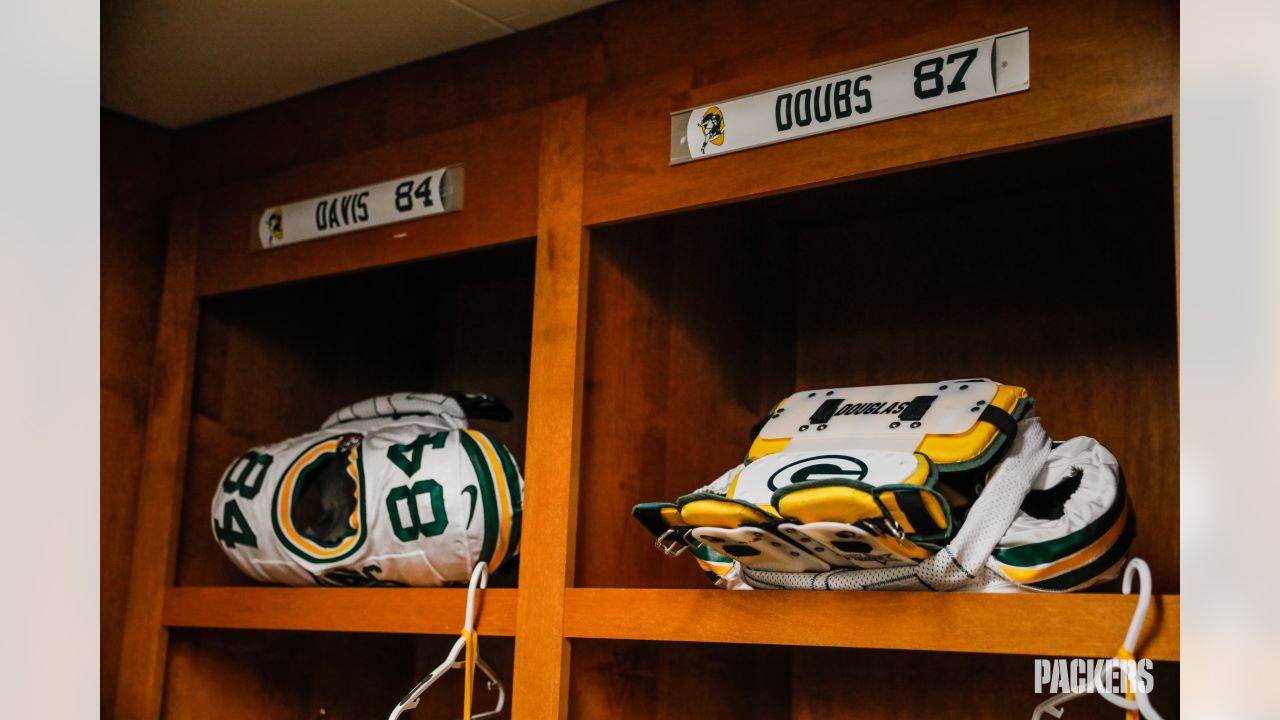 Details in Detroit: Packers' equipment staff prepares uniforms for Lions  game