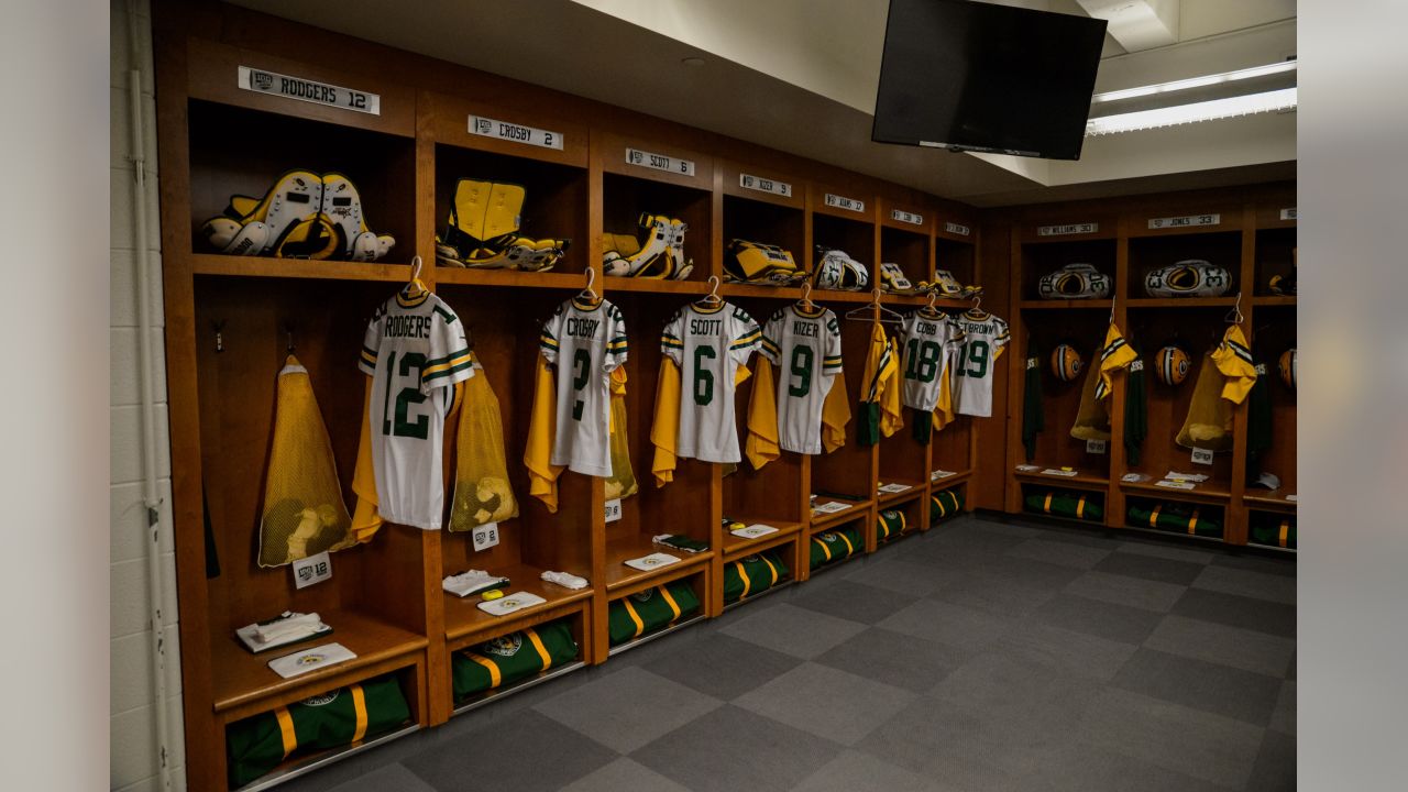 Detroit Lions give sneak-peek of plexiglass-filled locker room