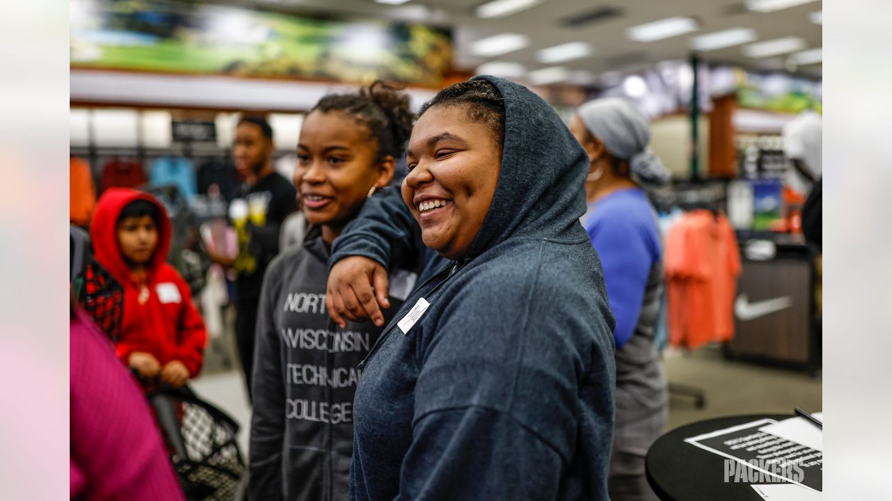 Photos: Tariq Carpenter and teammates host shopping spree for Boys and  Girls Club of Green Bay