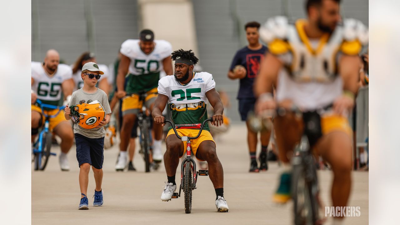 Green Bay Packers 2022 training camp gets rolling with bike tradition