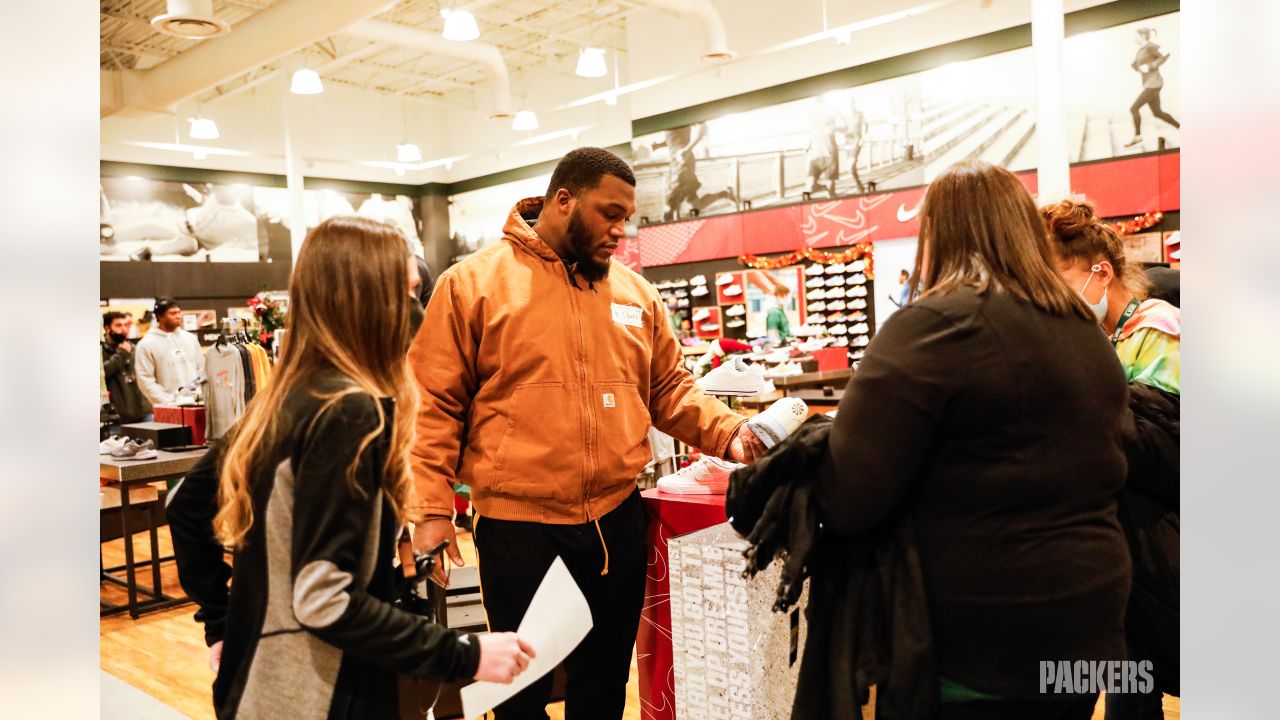 Packers players, Boys and Girls Club team up for holiday shopping