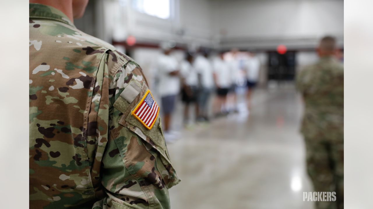 Green Bay Packer visits Wisconsin Guard armory > National Guard > Guard  News - The National Guard