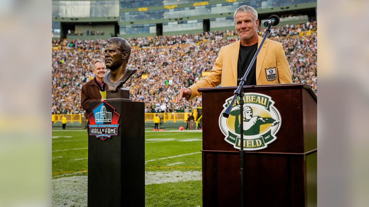 SportsCenter on X: Brett Favre's Hall of Fame locker features both a  Packers and a Vikings jersey. (via Pro Football Hall of Fame)   / X