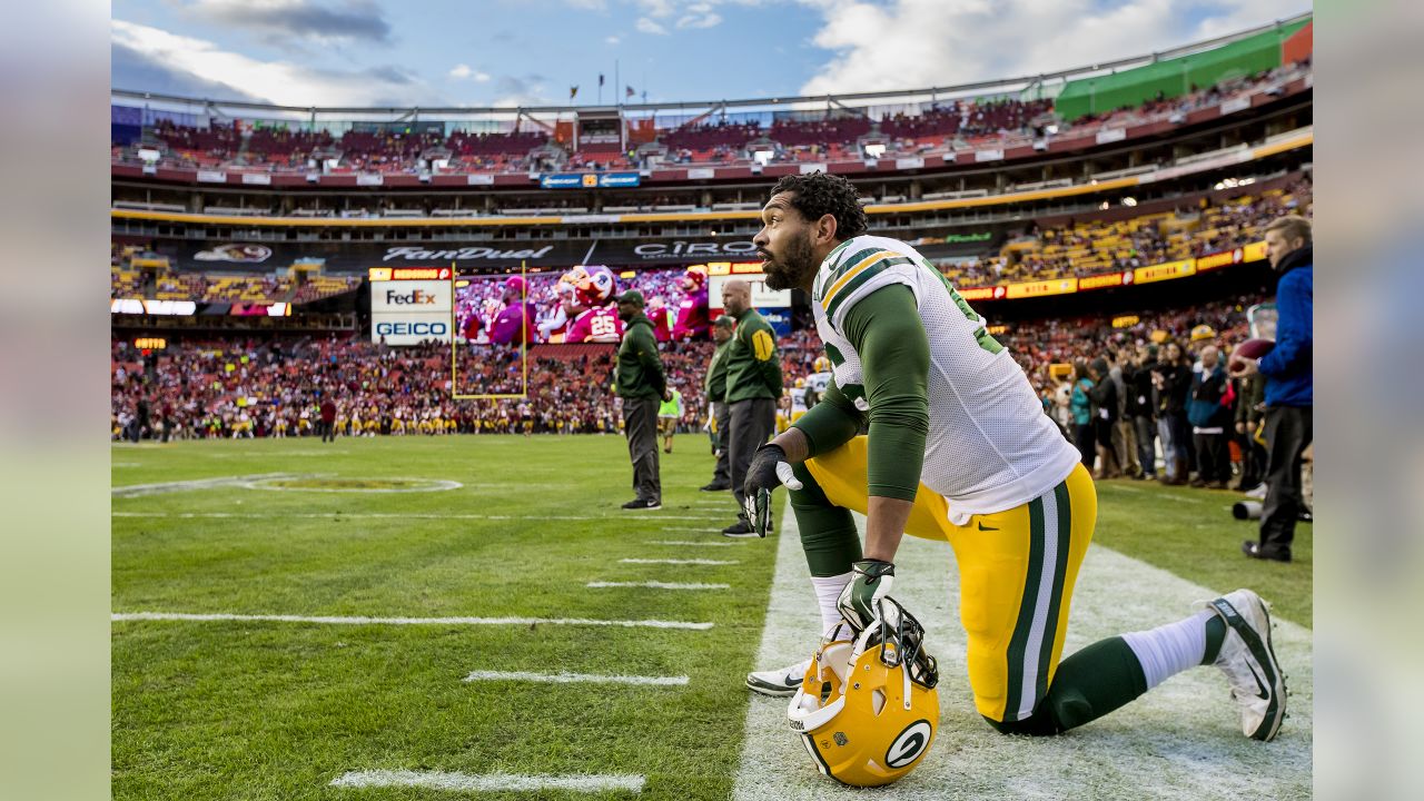 Green Bay Packers: Julius Peppers reunion should be considered