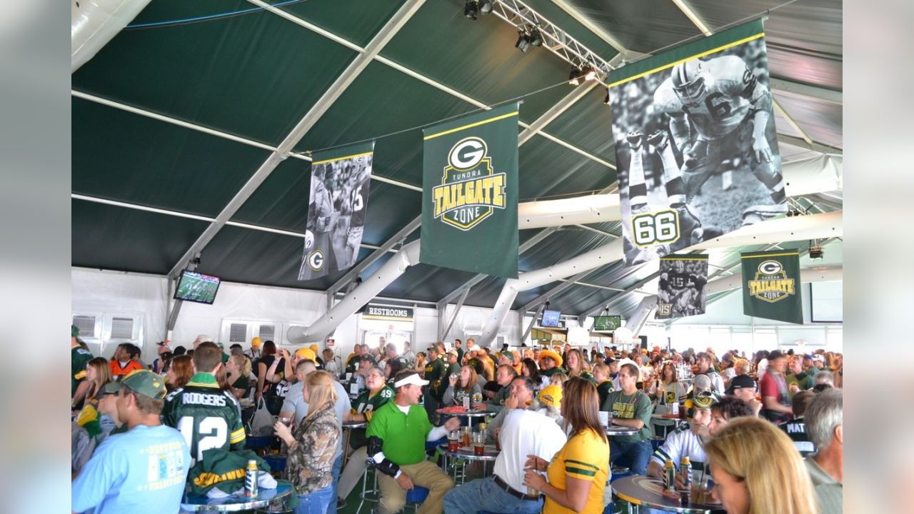 Fans in the Tundra Tailgate Zone