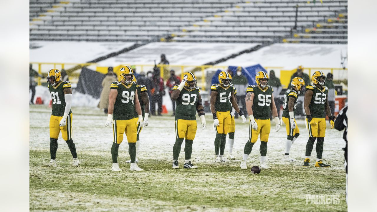 Photos: Green Bay Packers crush Tennessee Titans at snowy Lambeau Field –  thereporteronline