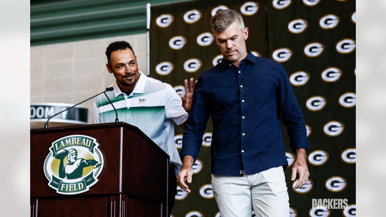 Aaron Rodgers breaks out Canadian tuxedo once again for Packers lunch