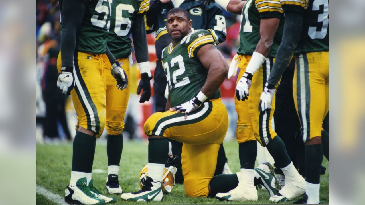 Green Bay Packers on X: Free agency flashback: Reggie White signs with the  #Packers in 1993 