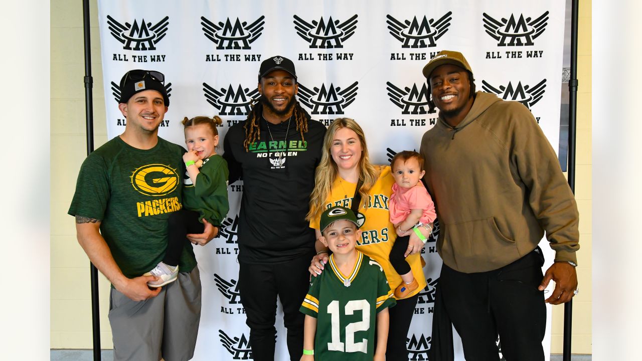 Military families meet Packers' Jones, shop for free at Ashwaubenon store