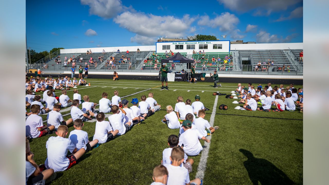 Randall Cobb hosts Football ProCamp in Green Bay