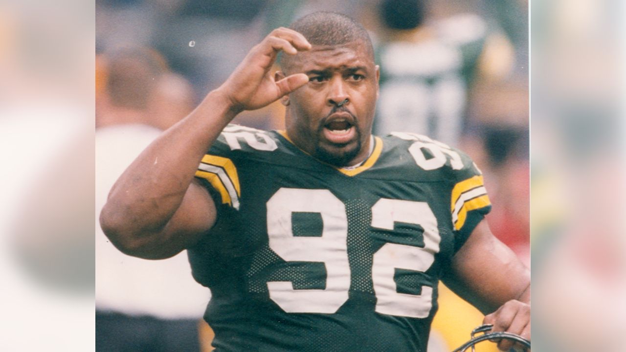 Free agent flashback: Reggie White signs with Packers