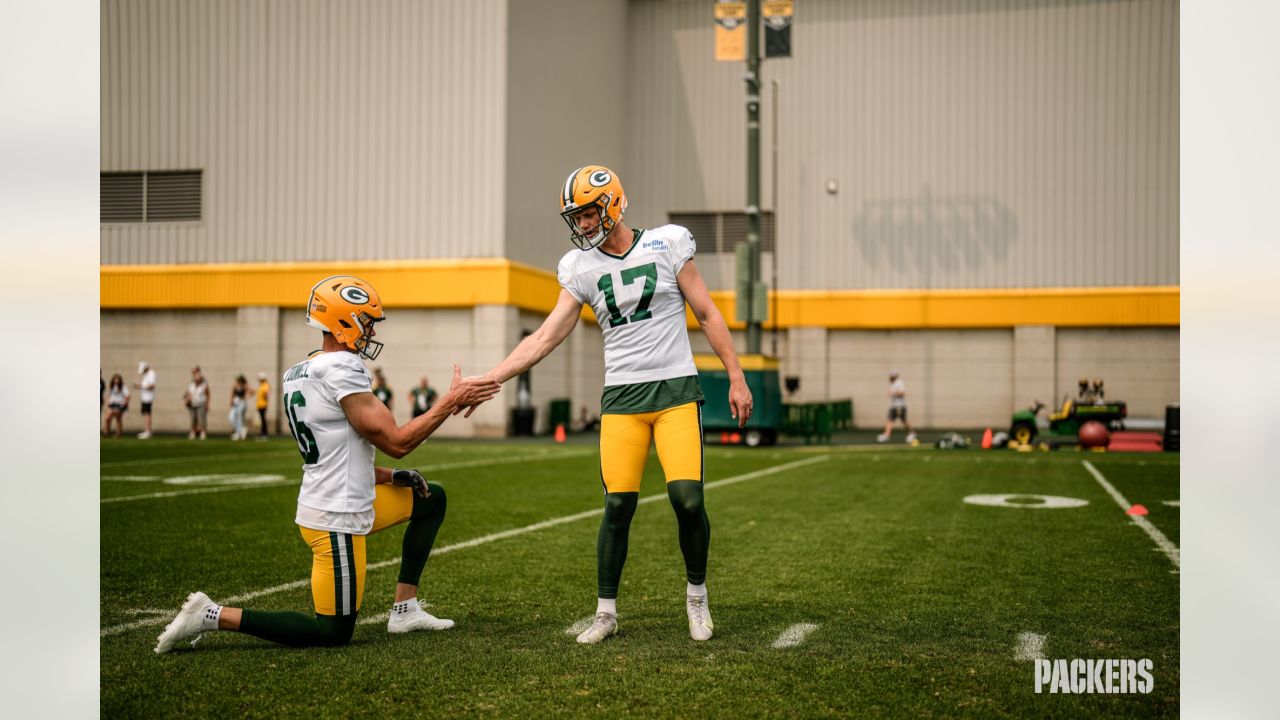 Green Bay Packers Training Camp Editorial Photo - Image of kids, american:  83301346